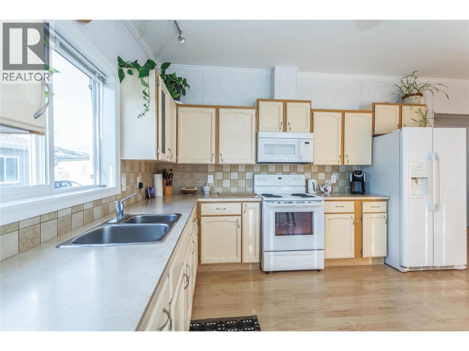 #4 71 Antoine Road - 9