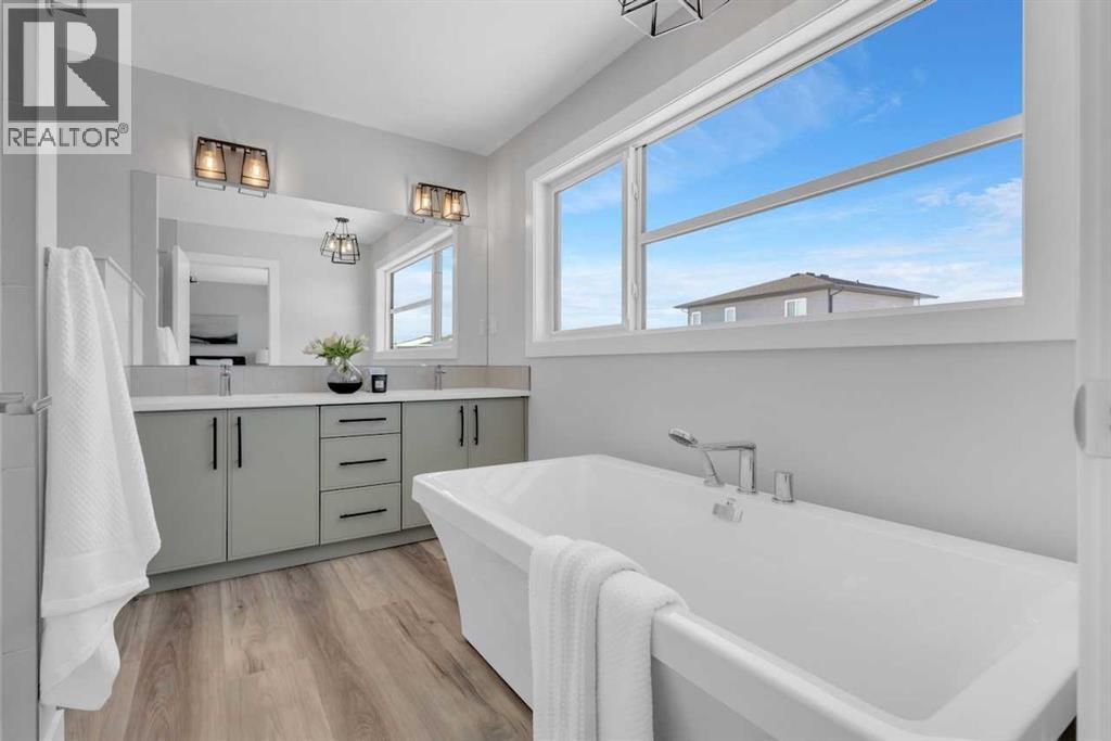 252 Emerald Drive, Red Deer