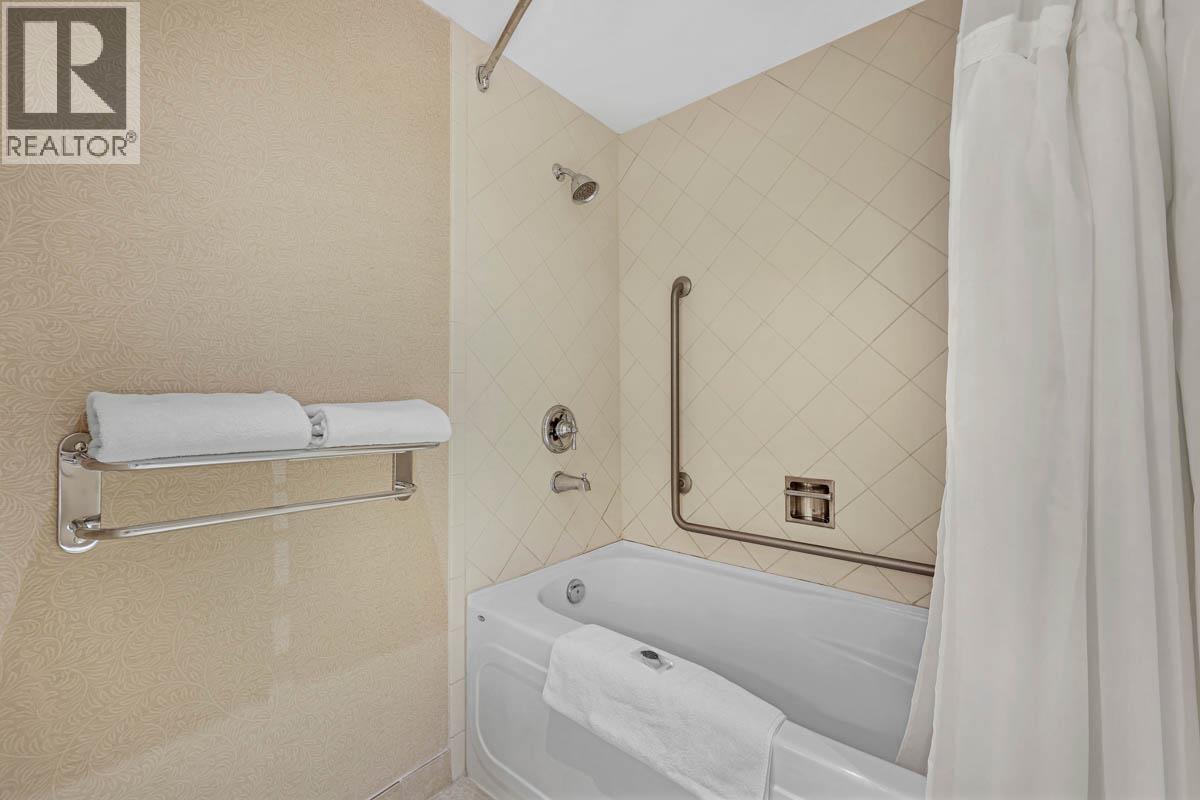 #1210C 3250 VILLAGE WAY - 17