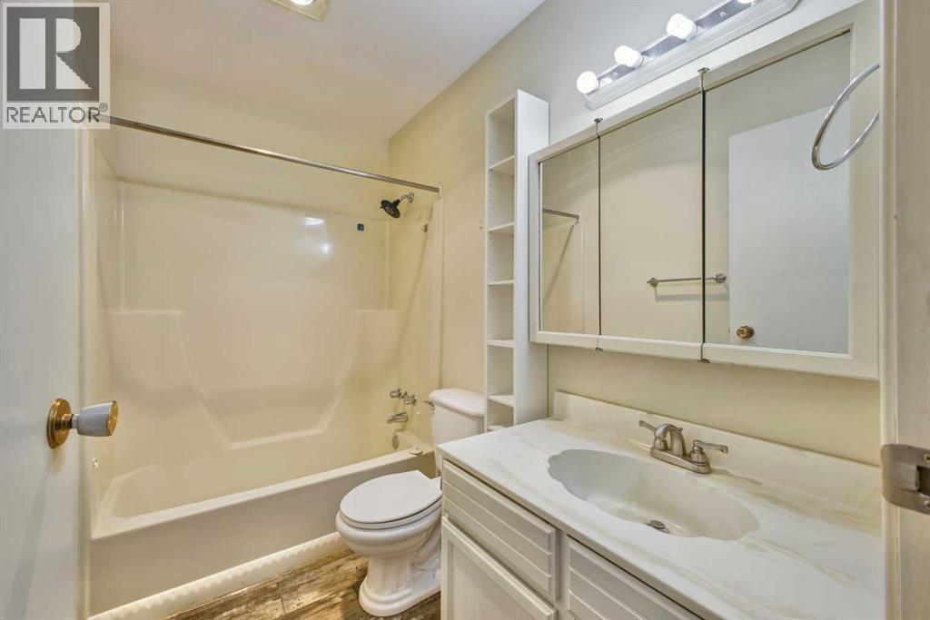 6121 Hamilton Drive, Red Deer