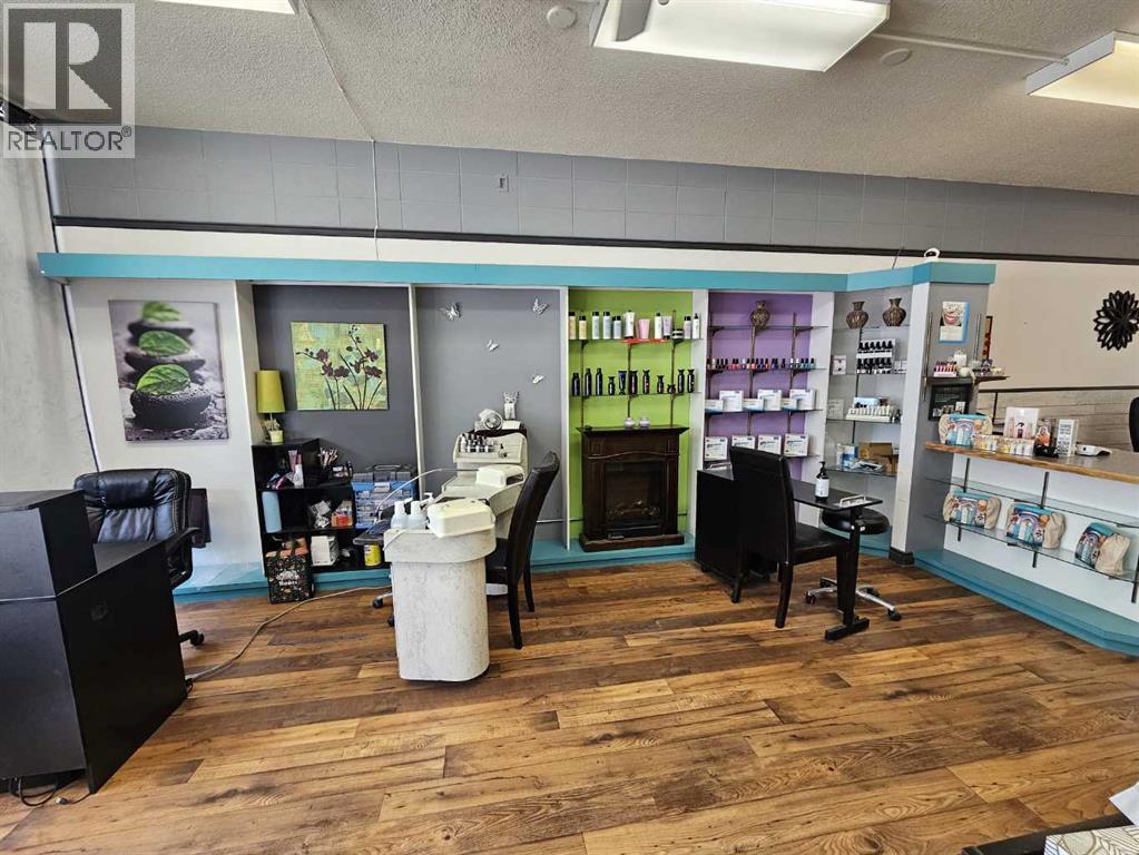 724 23 Street N - Photo 4 of 22, Lethbridge, Alberta