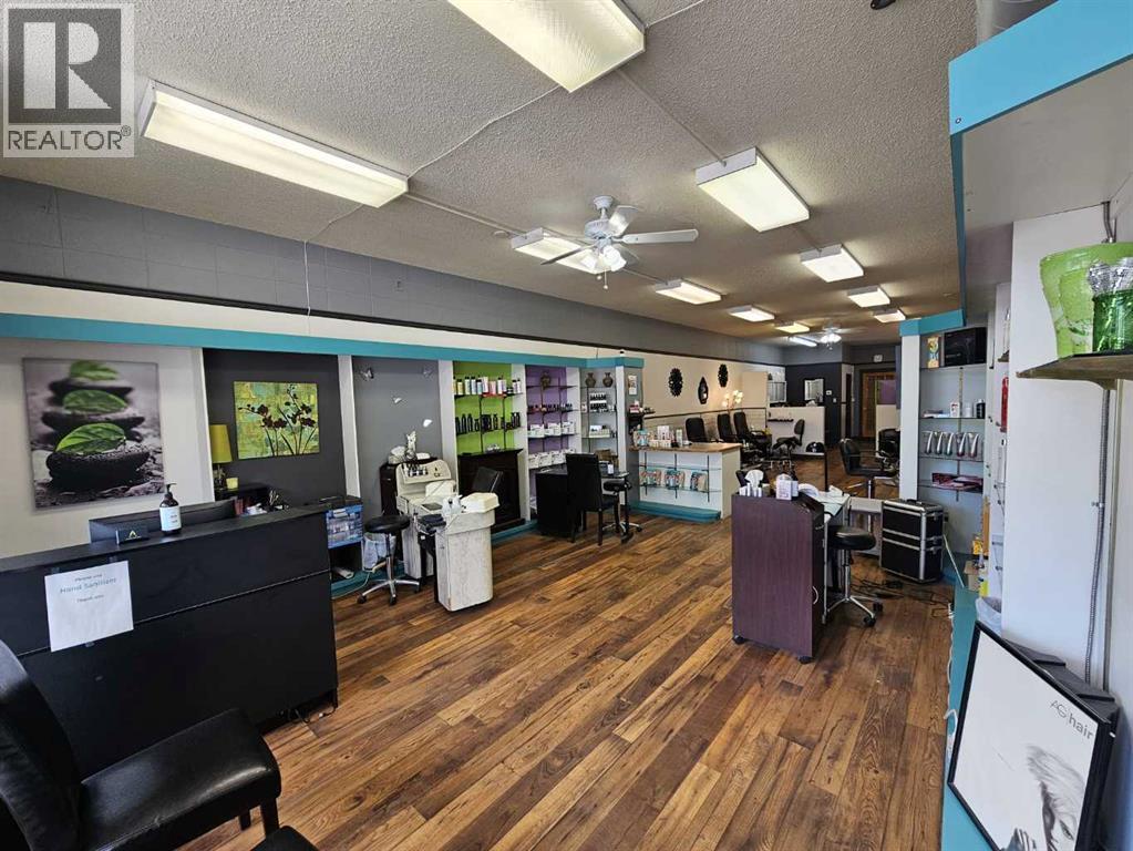 724 23 Street N - Photo 5 of 22, Lethbridge, Alberta