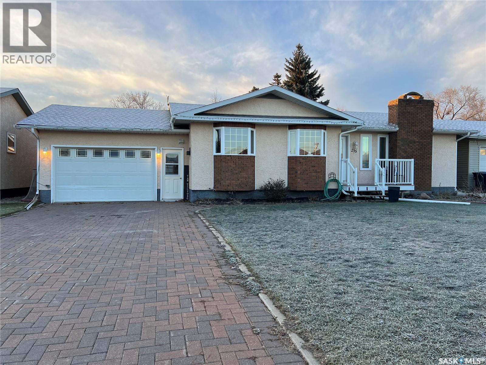 235 George CRESCENT - 1