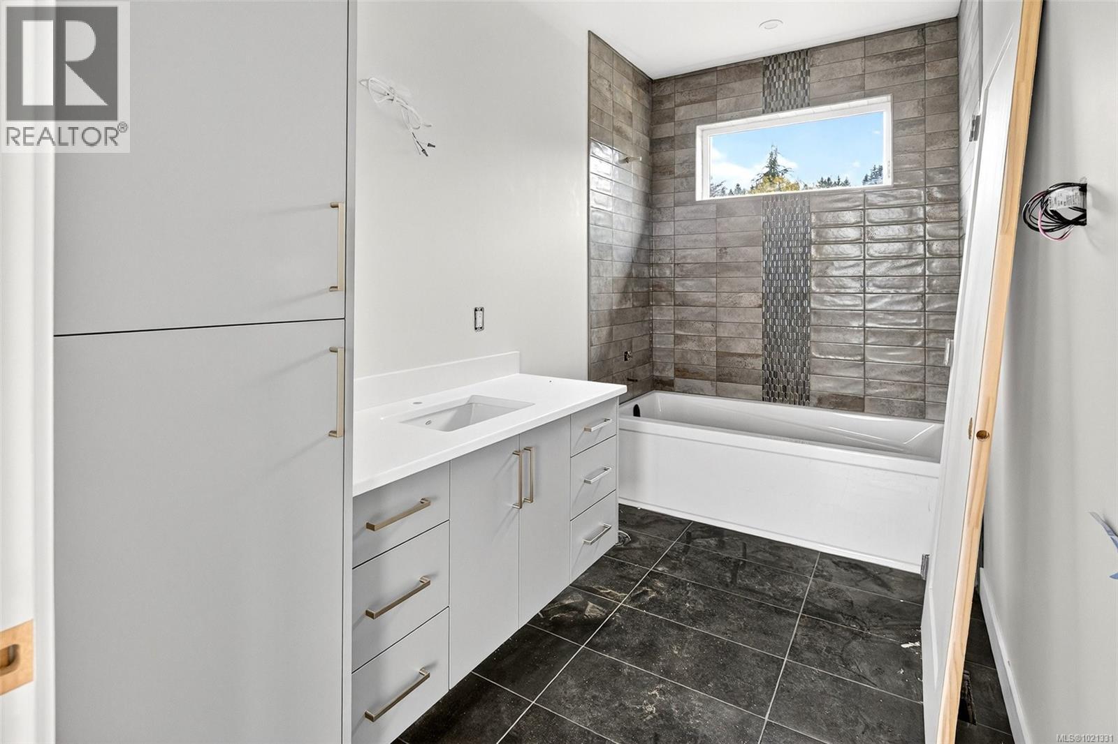  654 SENTINEL Drive, Mill Bay