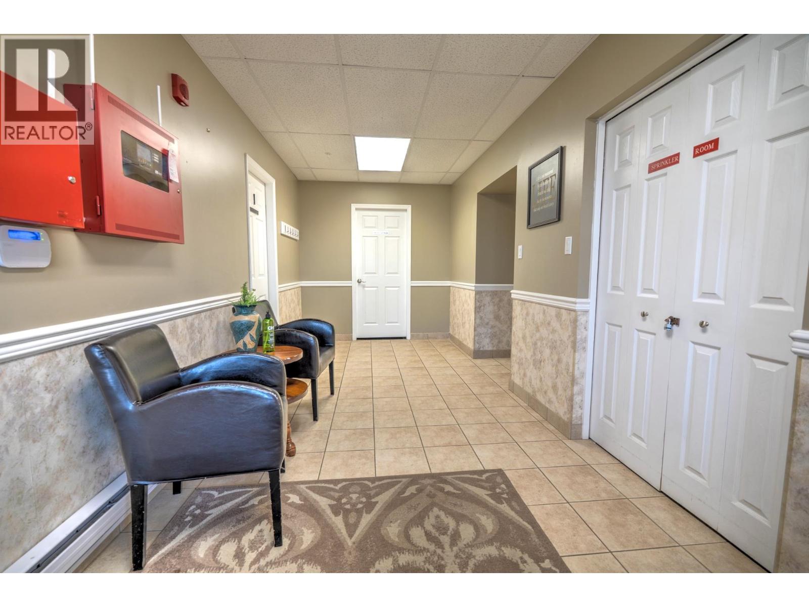 6373 HILLCREST PLACE - 8