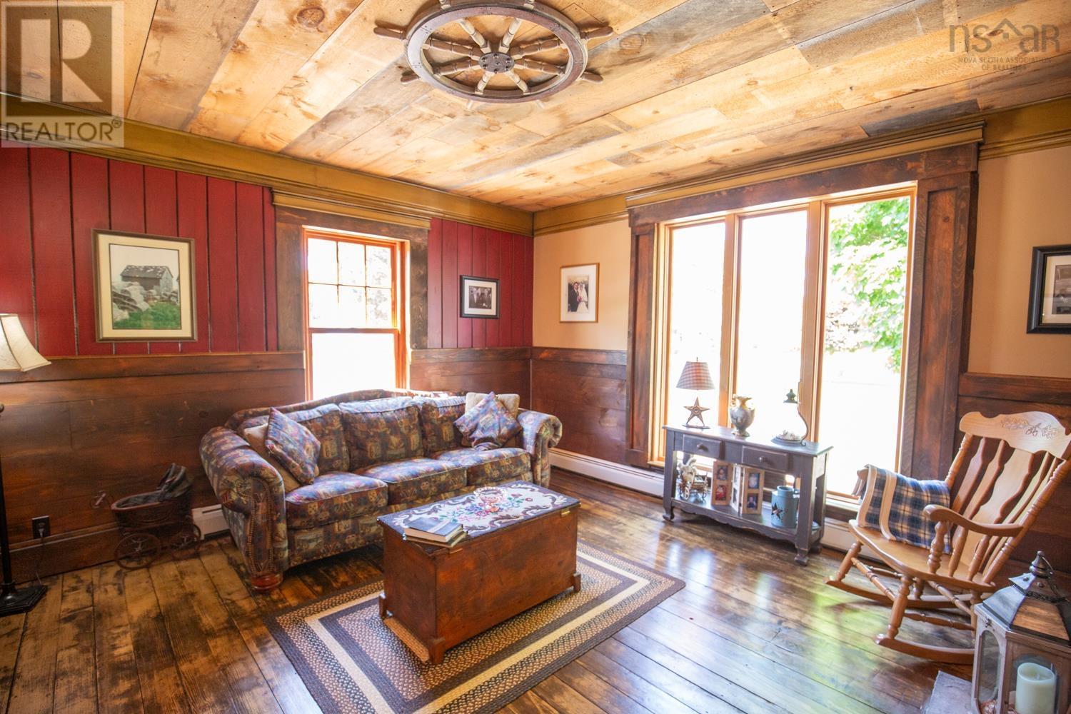 121 SMITH AVENUE - 13