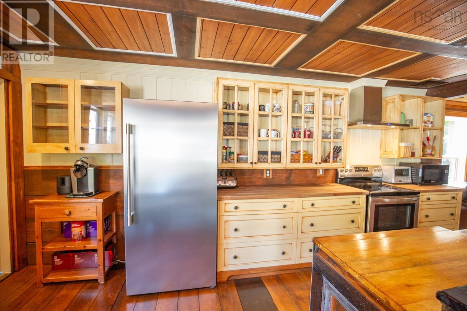 Property 32 of 49 of 121 SMITH Avenue