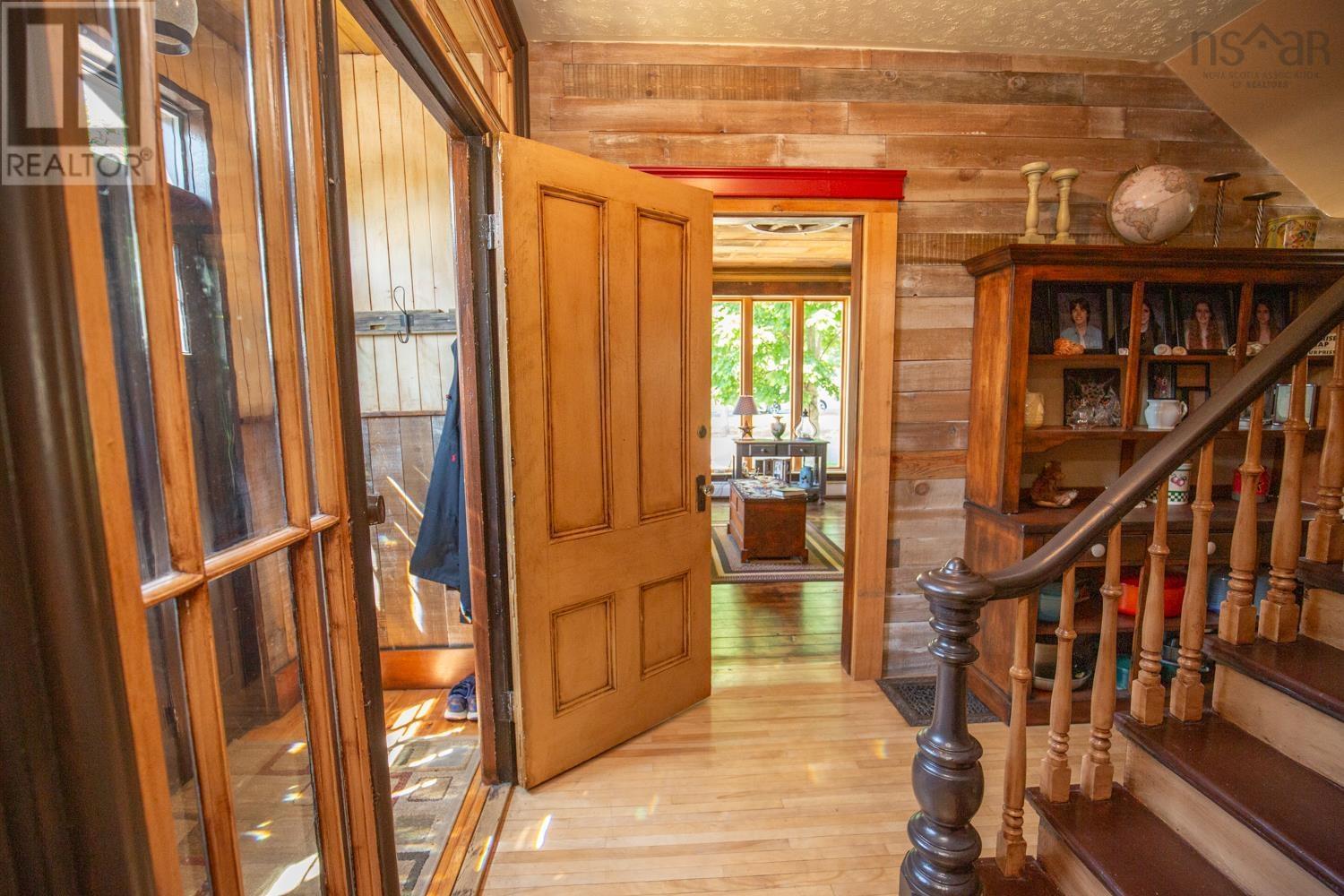 121 SMITH AVENUE - 25