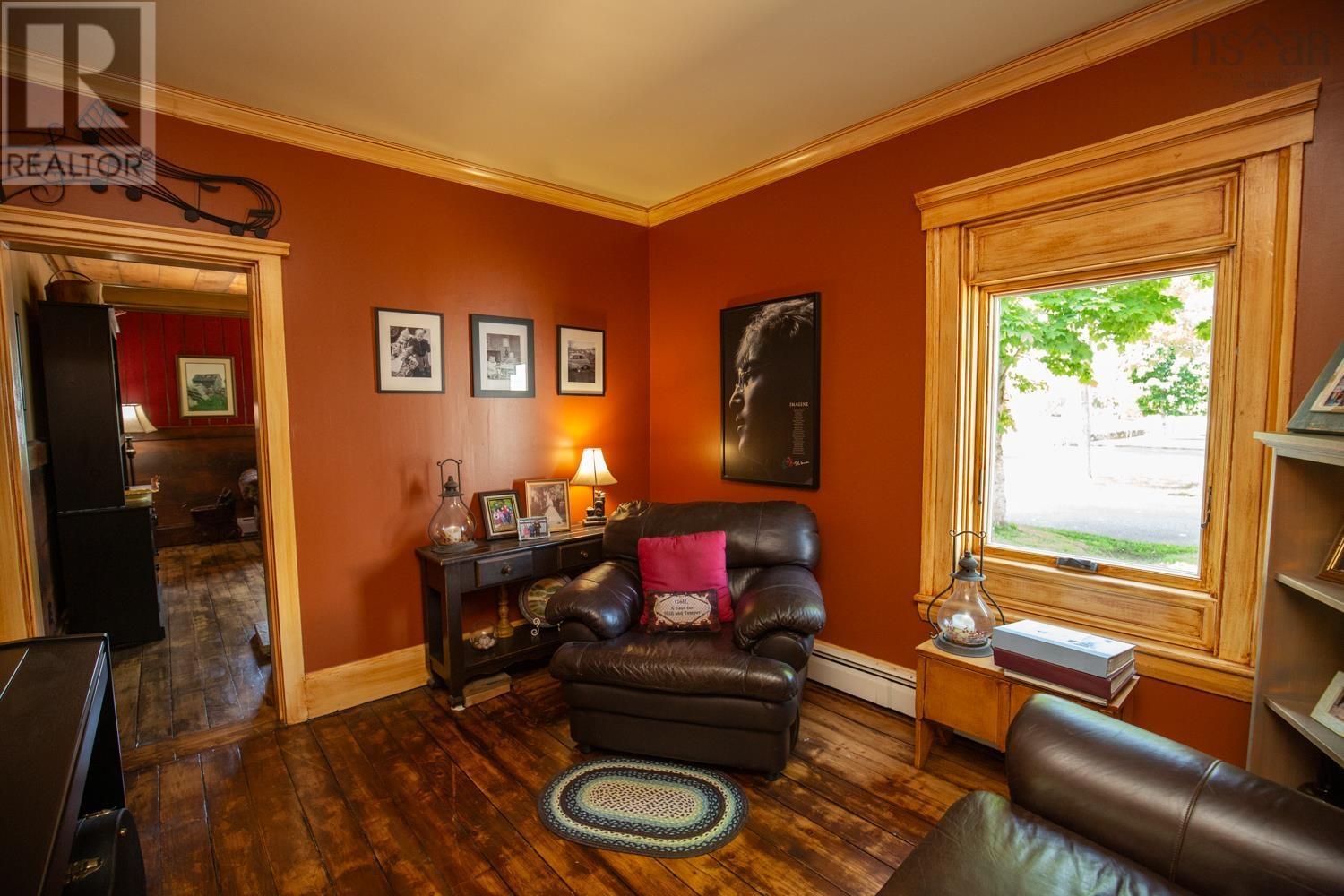 121 SMITH AVENUE - 17