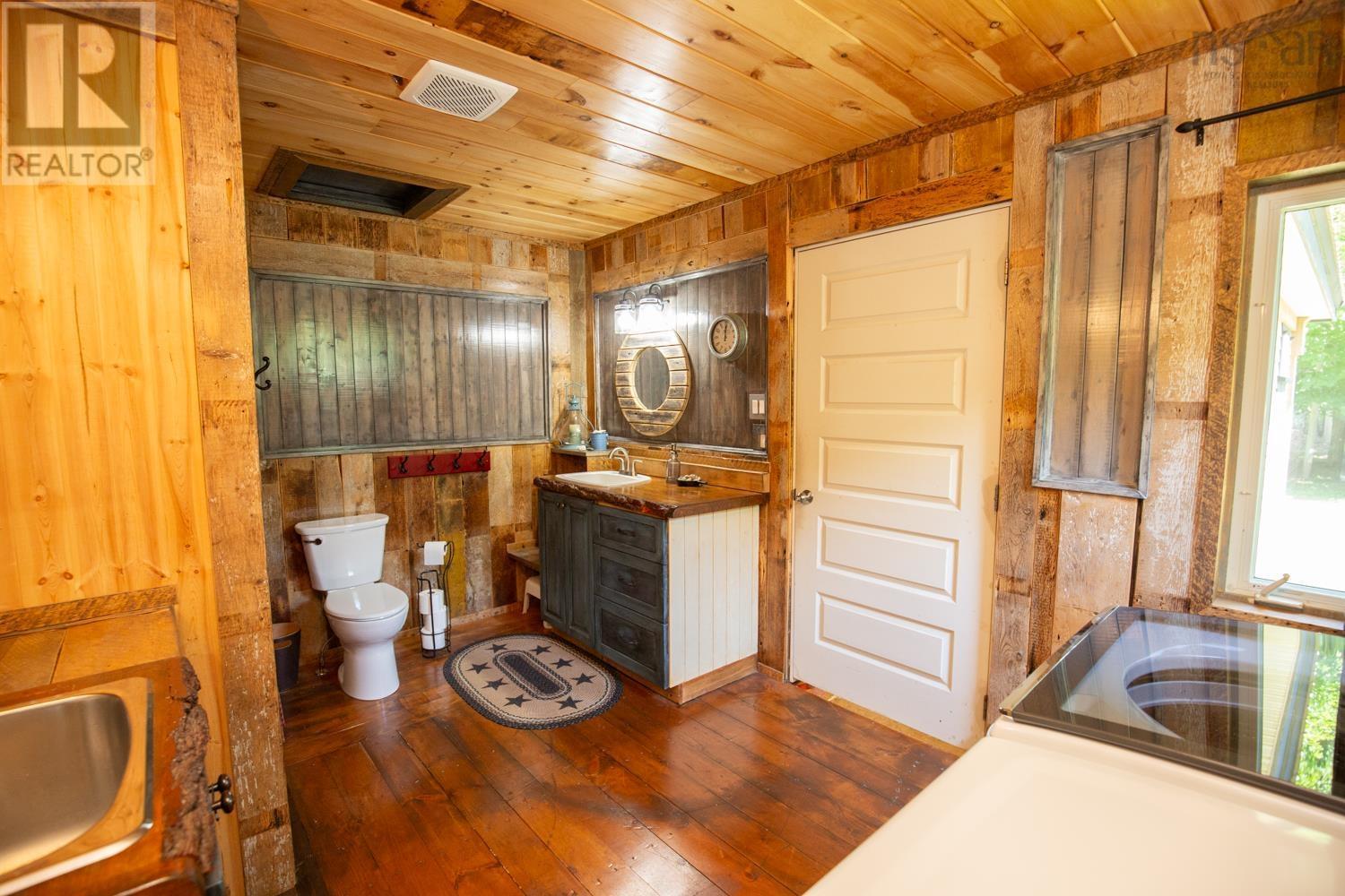 121 SMITH AVENUE - 37