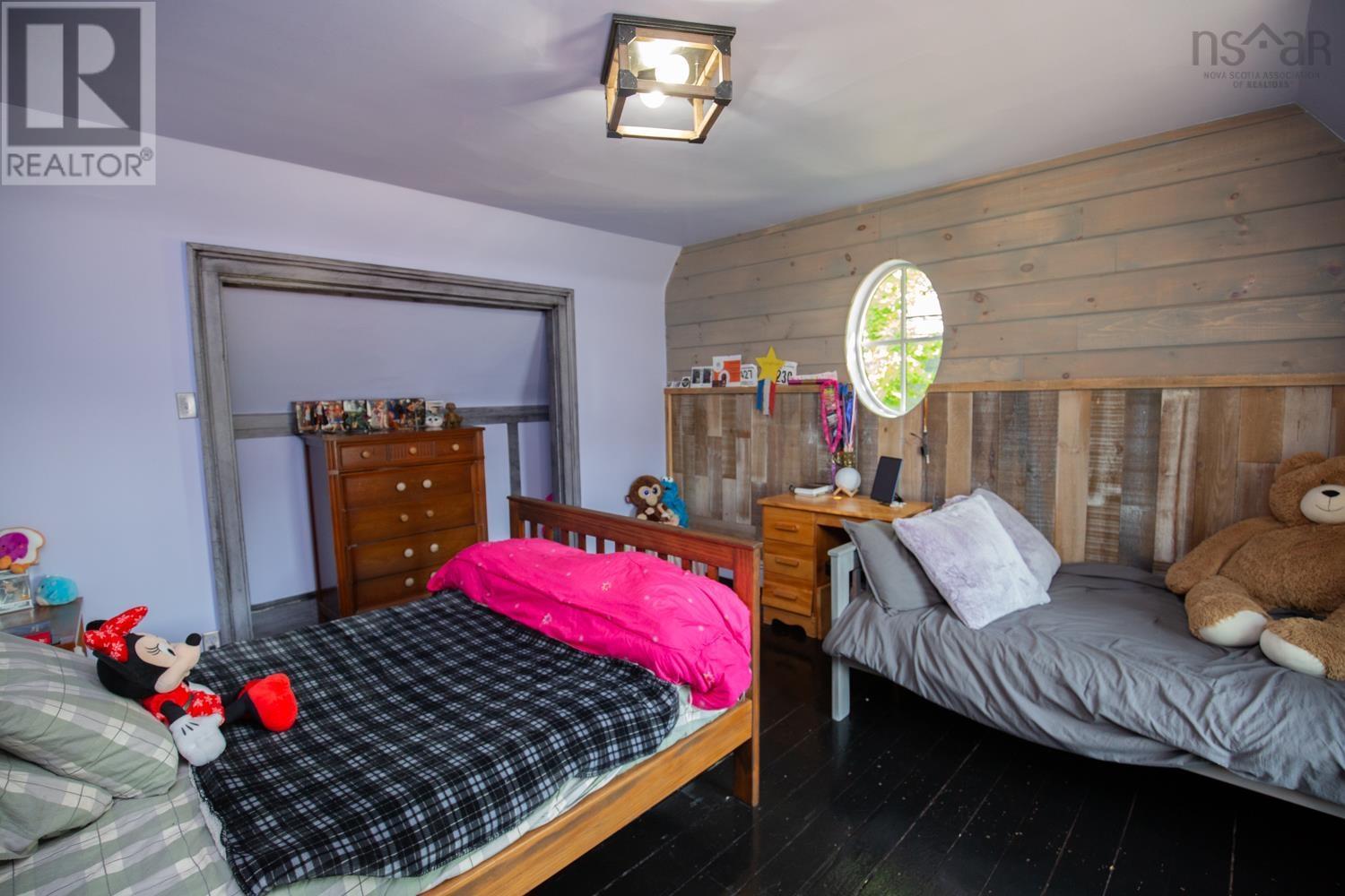 121 SMITH AVENUE - 29