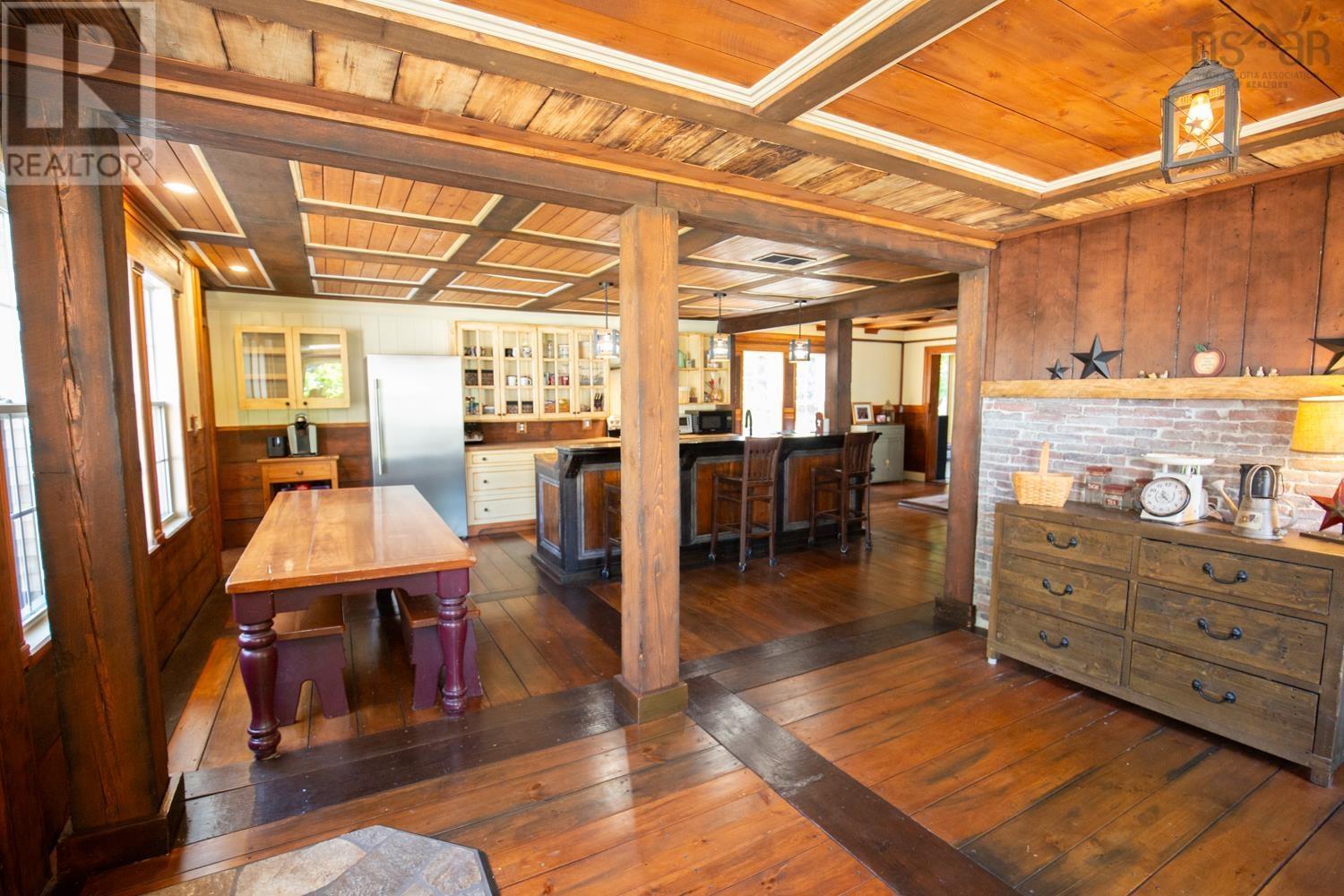 121 SMITH AVENUE - 5