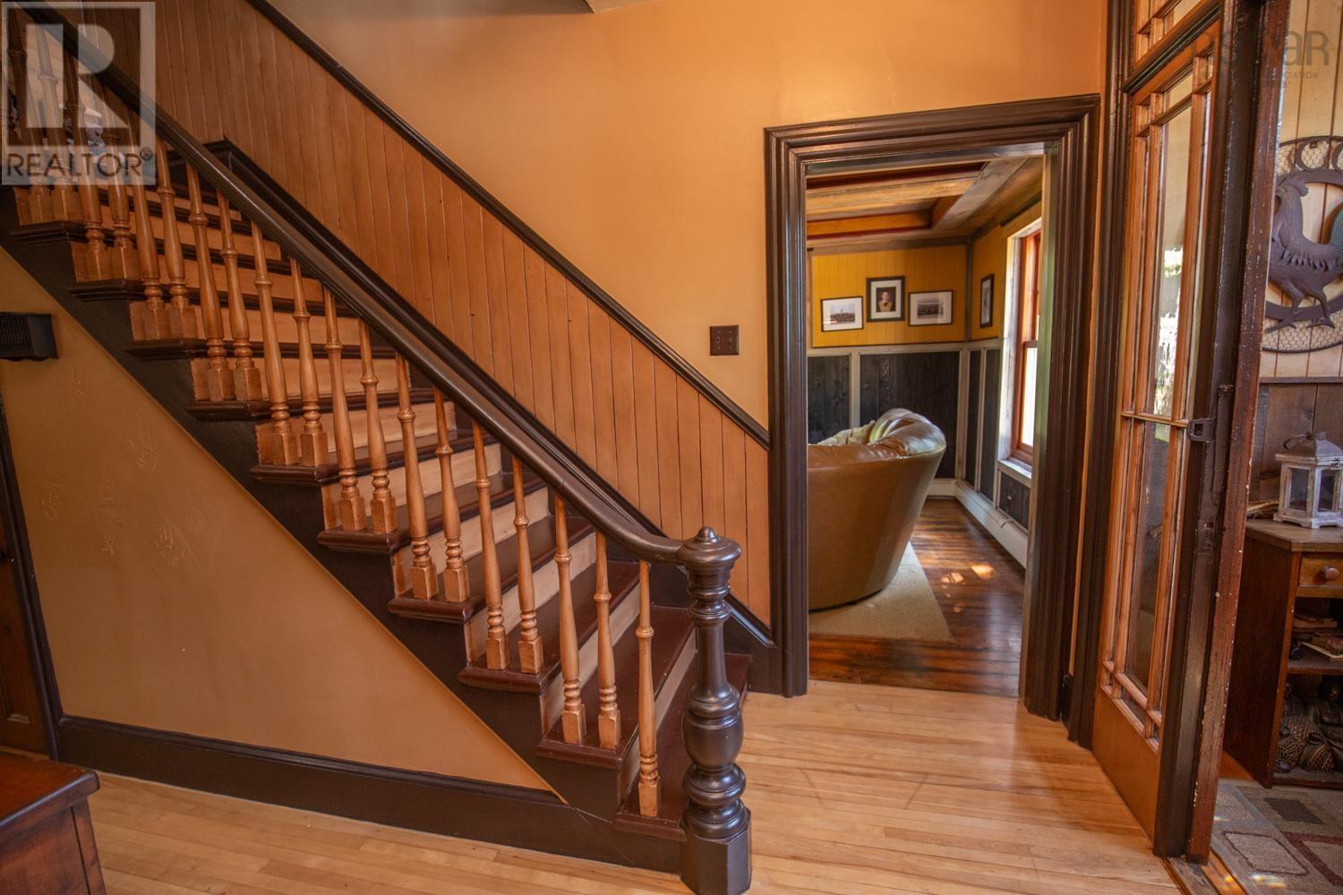 121 SMITH AVENUE - 24
