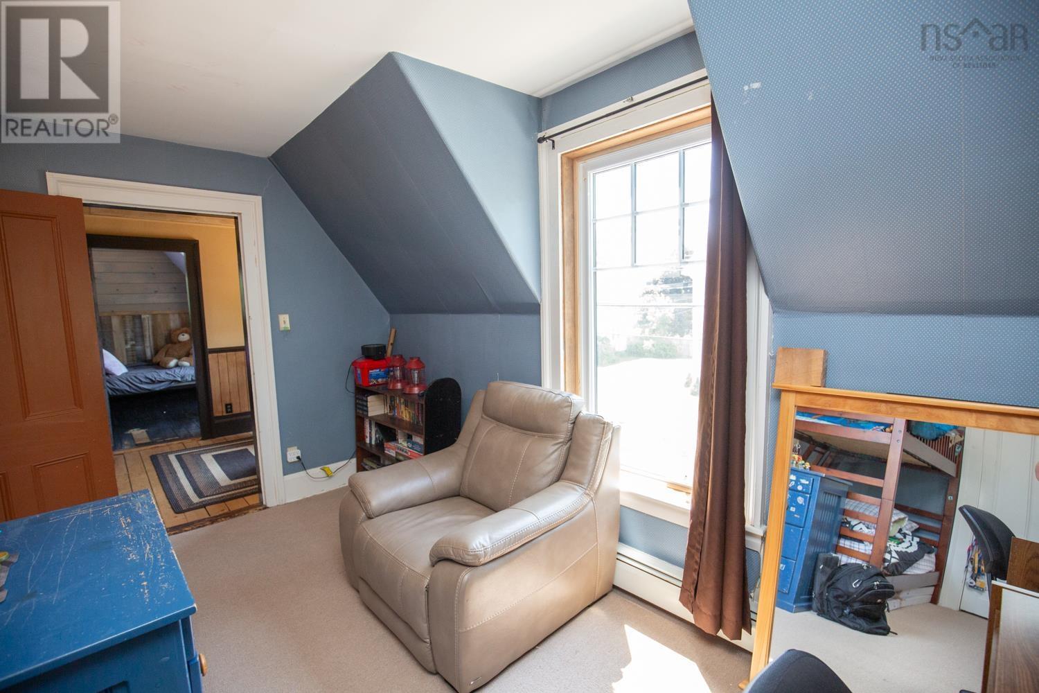 121 SMITH AVENUE - 28