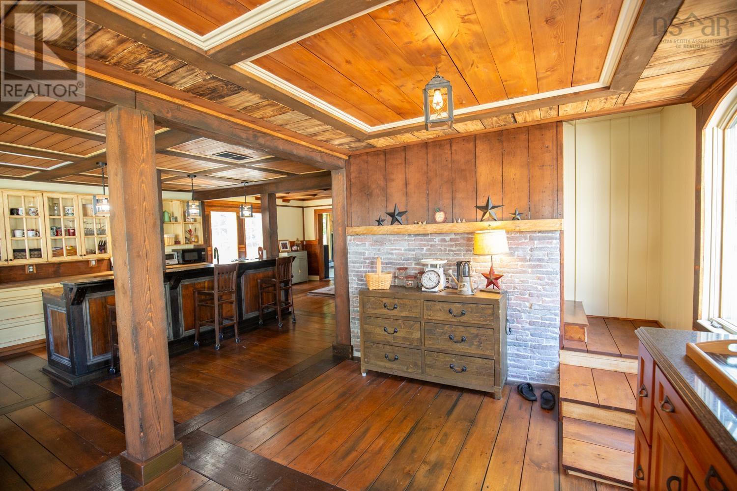 121 SMITH AVENUE - 4