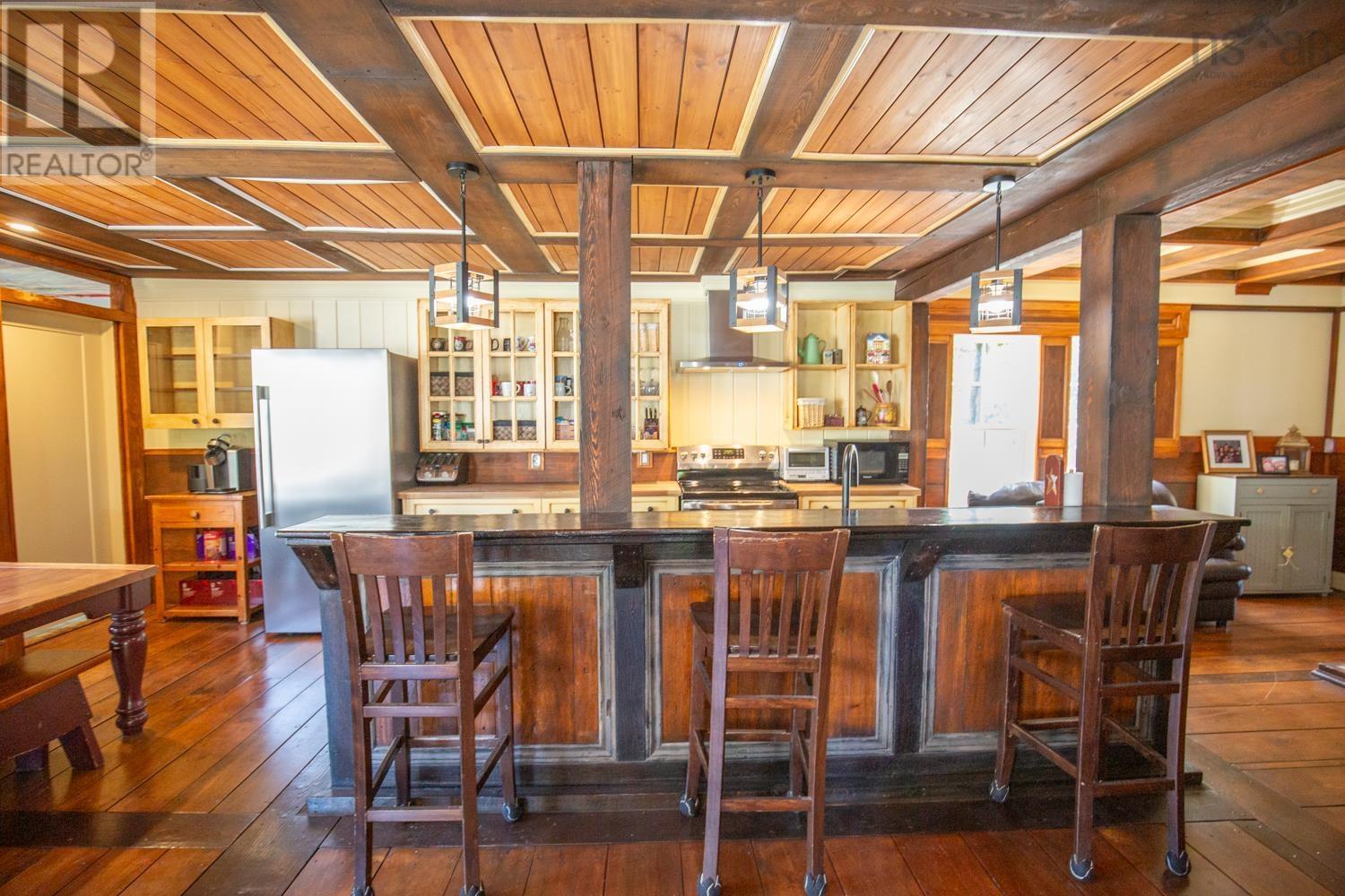 121 SMITH AVENUE - 7