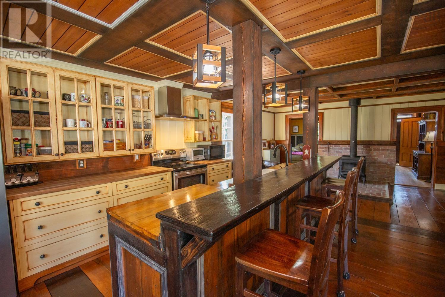121 SMITH AVENUE - 9