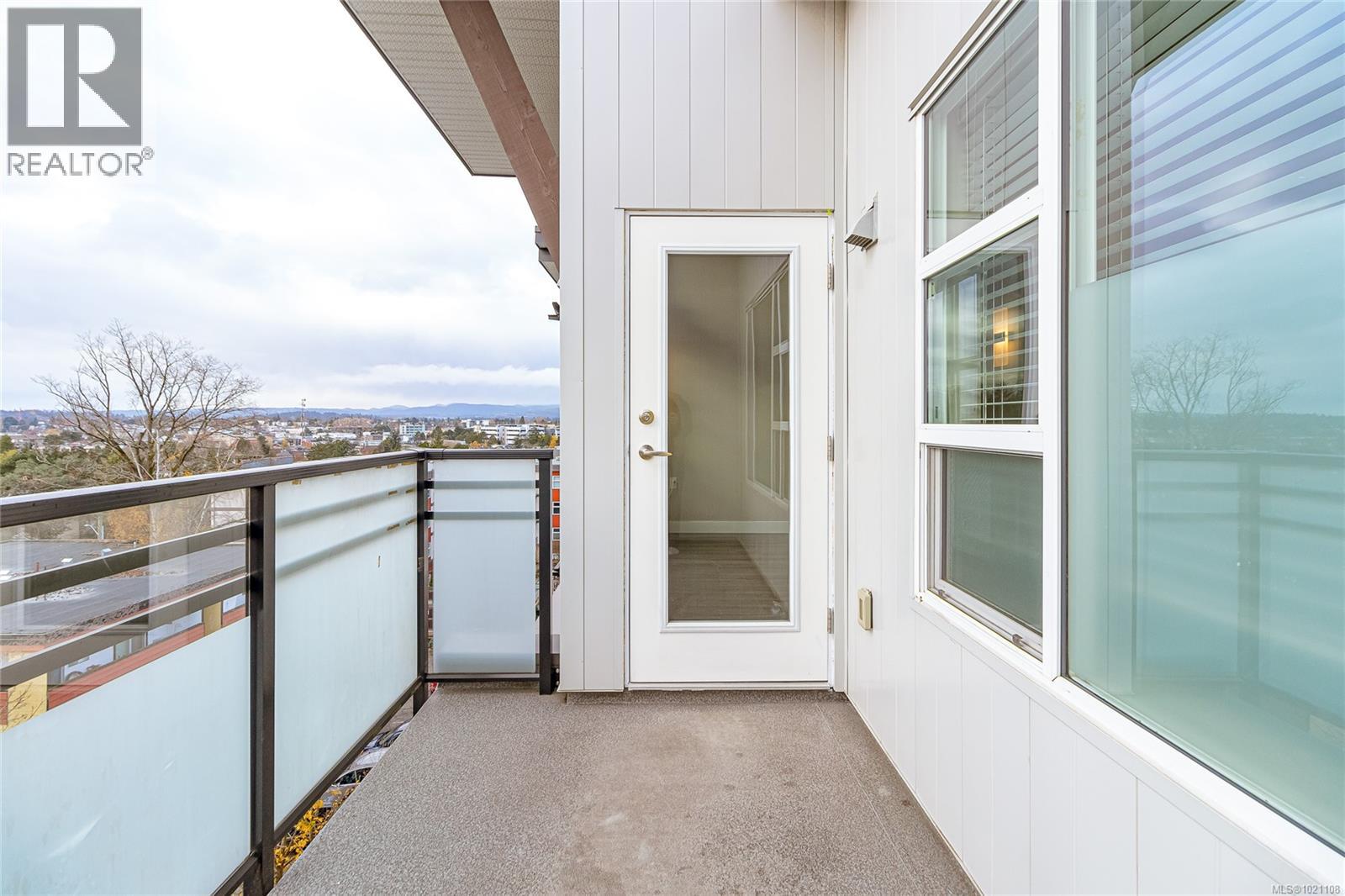 504 1020 Inverness Road, Saanich