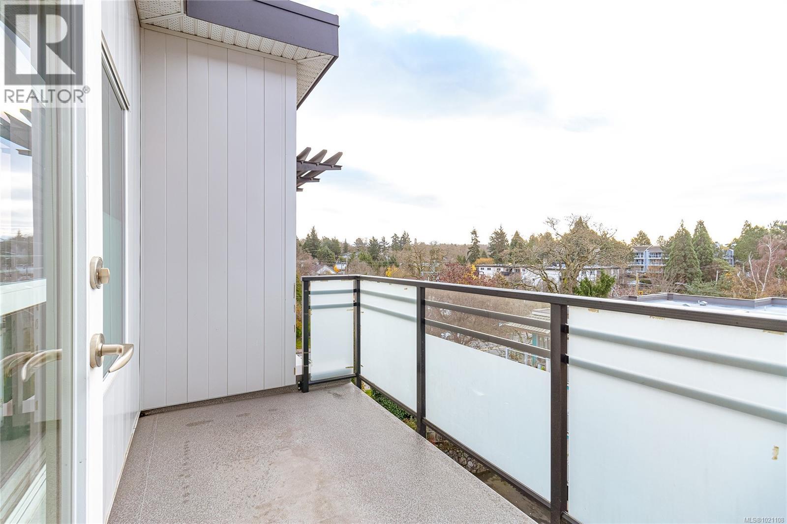 504 1020 Inverness Road, Saanich