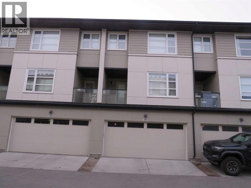 Single Family House for Sale in  Evansridge Park NW Evanston Calgary 