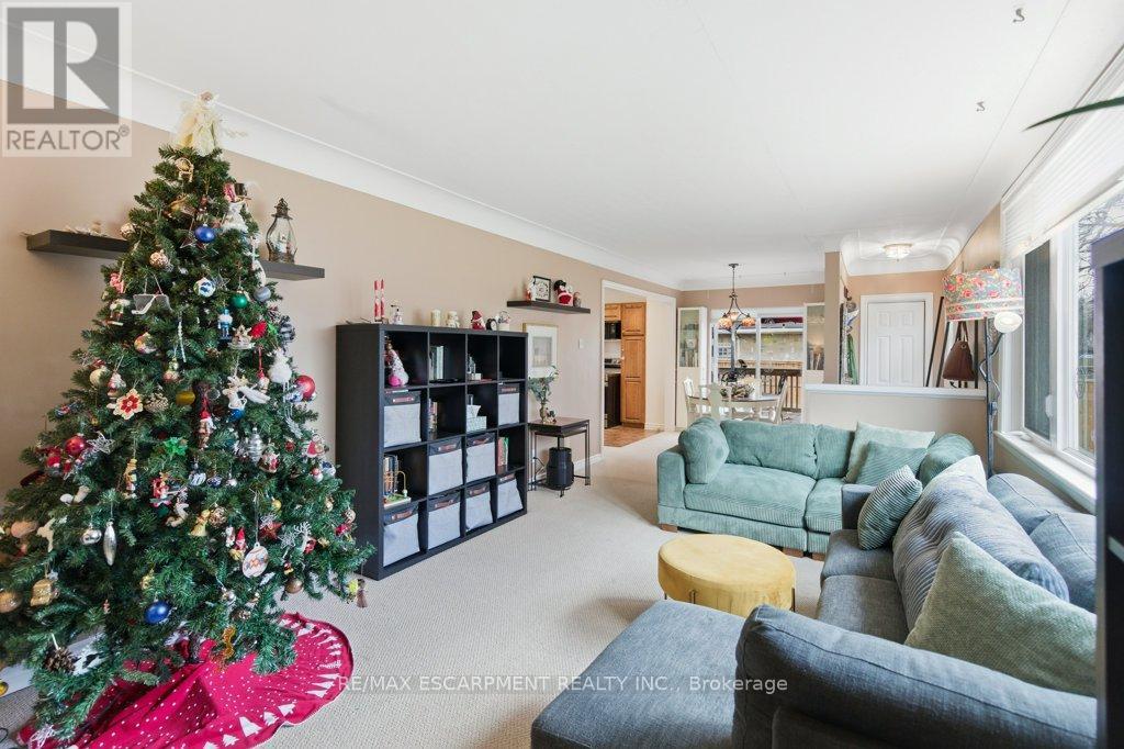 Single Family House for Sale in  SYLVIA CRESCENT Hamilton (Rosedale) 