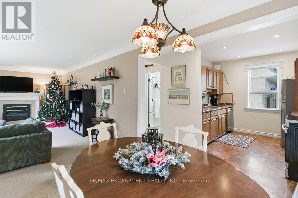 Single Family House for Sale in  SYLVIA CRESCENT Hamilton (Rosedale) 