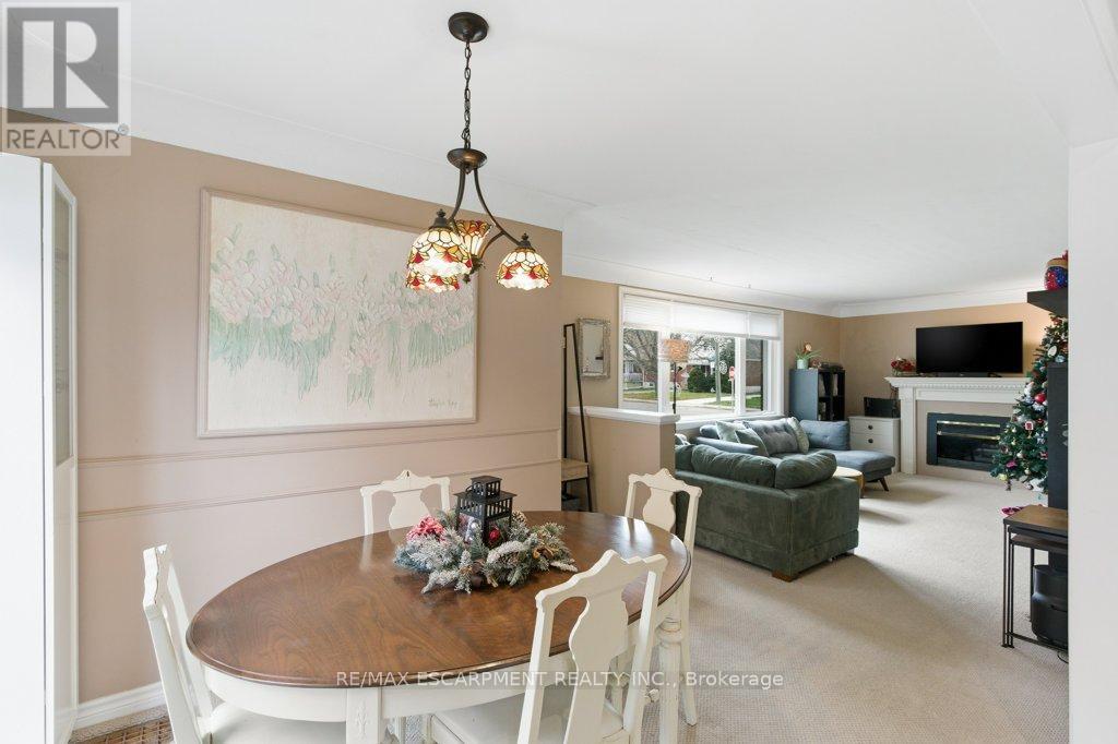 Single Family House for Sale in  SYLVIA CRESCENT Hamilton (Rosedale) 