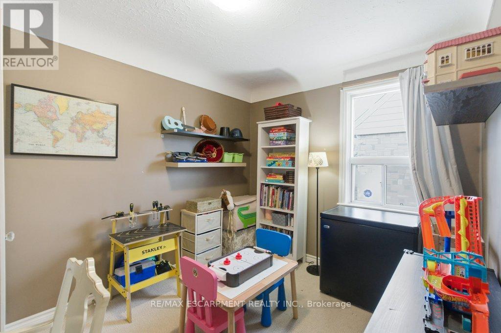 Single Family House for Sale in  SYLVIA CRESCENT Hamilton (Rosedale) 