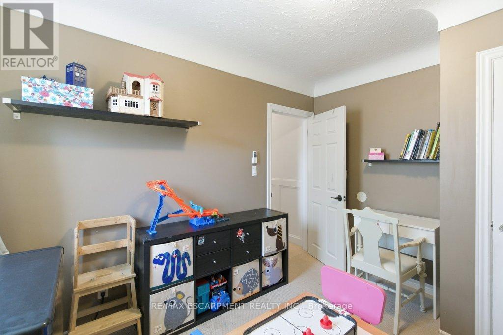 52 SYLVIA CRESCENT, Hamilton (Rosedale), Ontario