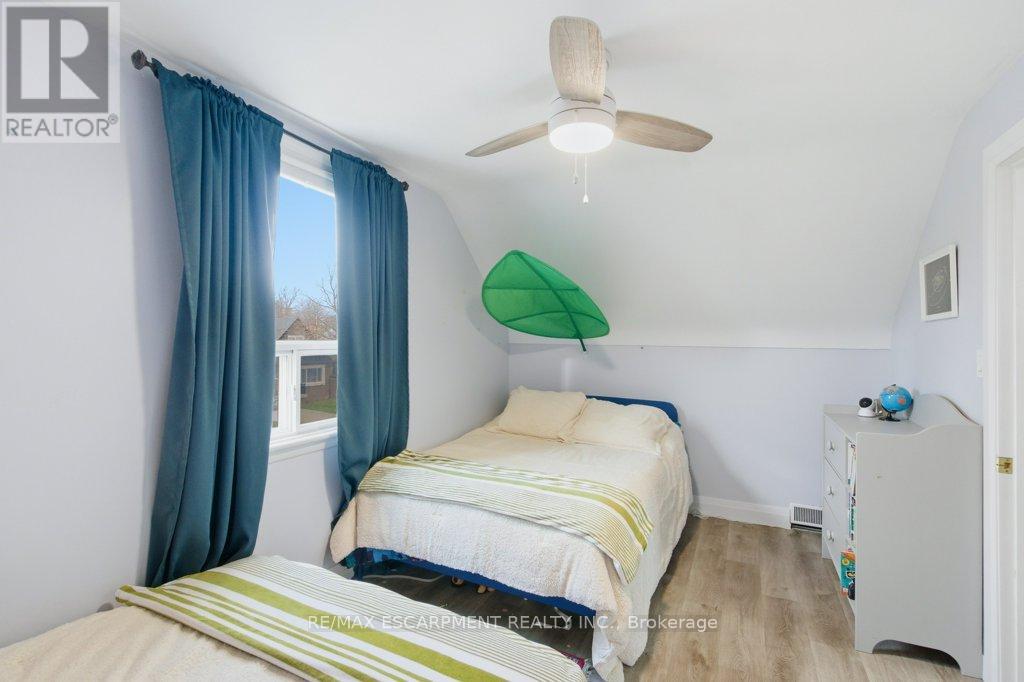 Single Family House for Sale in  SYLVIA CRESCENT Hamilton (Rosedale) 