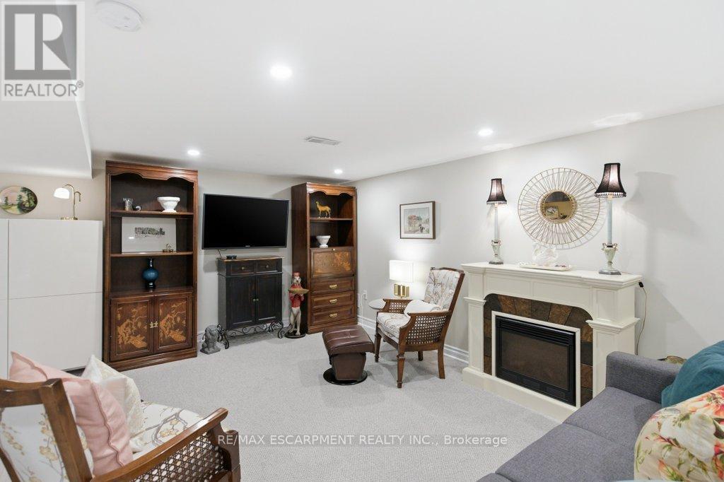 Single Family House for Sale in  SYLVIA CRESCENT Hamilton (Rosedale) 