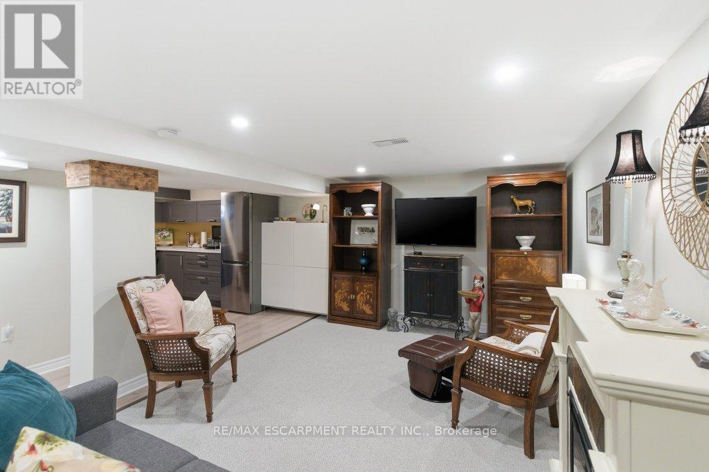 Single Family House for Sale in  SYLVIA CRESCENT Hamilton (Rosedale) 