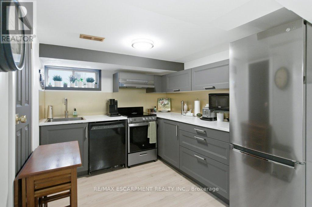 Single Family House for Sale in  SYLVIA CRESCENT Hamilton (Rosedale) 