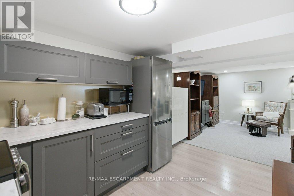 Single Family House for Sale in  SYLVIA CRESCENT Hamilton (Rosedale) 