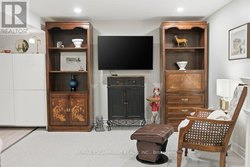 Single Family House for Sale in  SYLVIA CRESCENT Hamilton (Rosedale) 