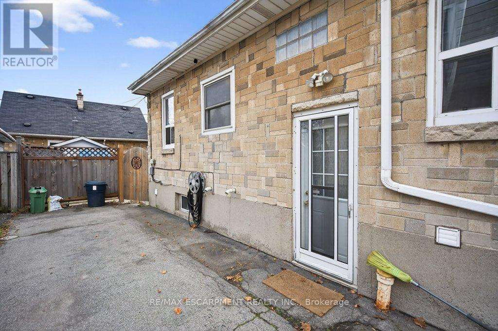 Single Family House for Sale in  SYLVIA CRESCENT Hamilton (Rosedale) 