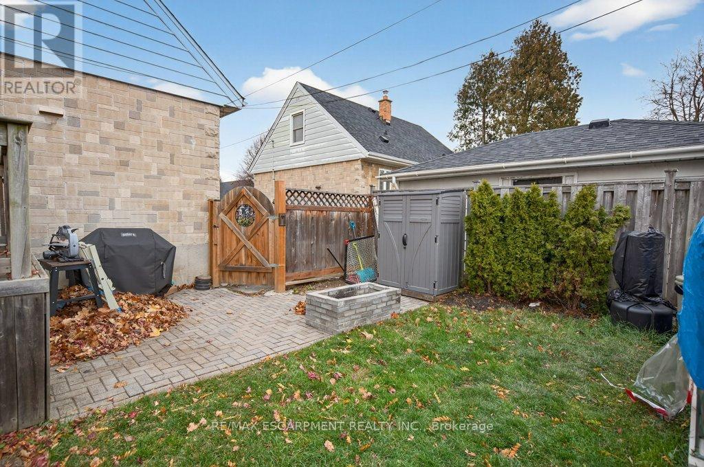 Single Family House for Sale in  SYLVIA CRESCENT Hamilton (Rosedale) 