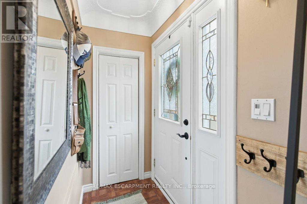 Single Family House for Sale in  SYLVIA CRESCENT Hamilton (Rosedale) 