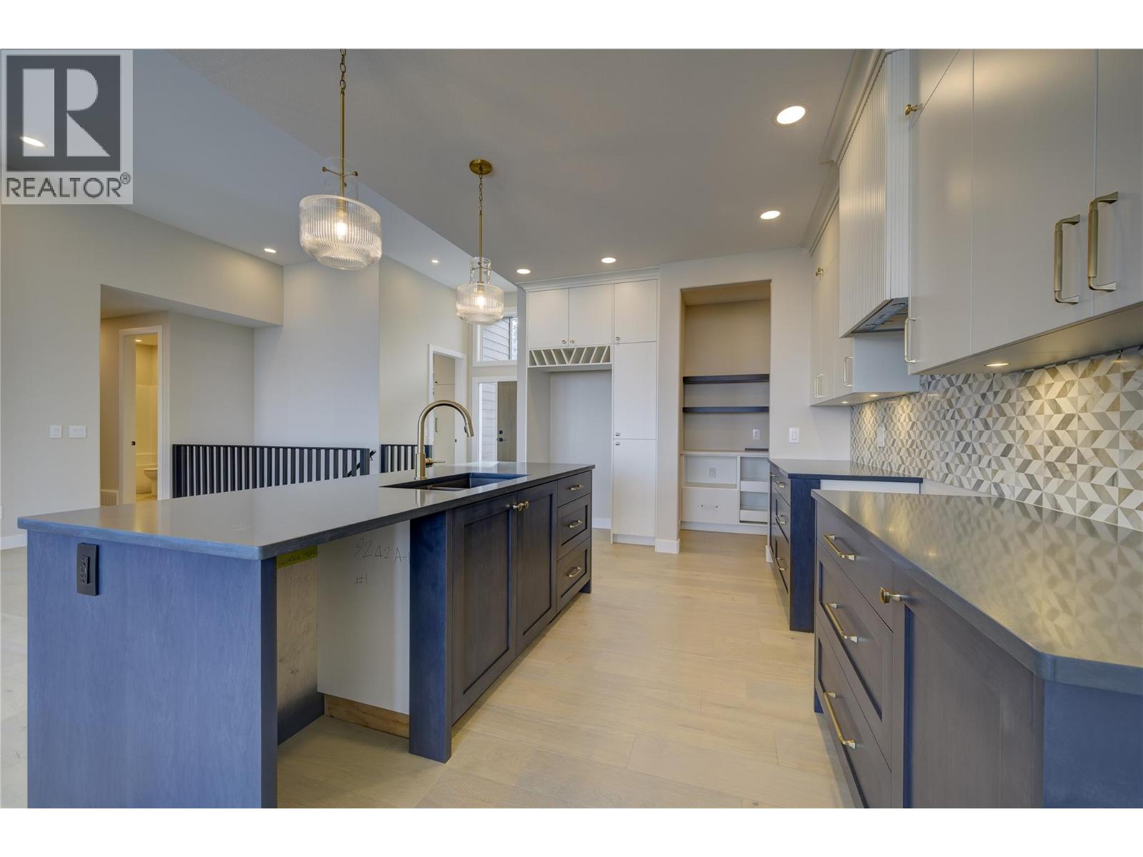 2138 LINFIELD Drive, Kamloops