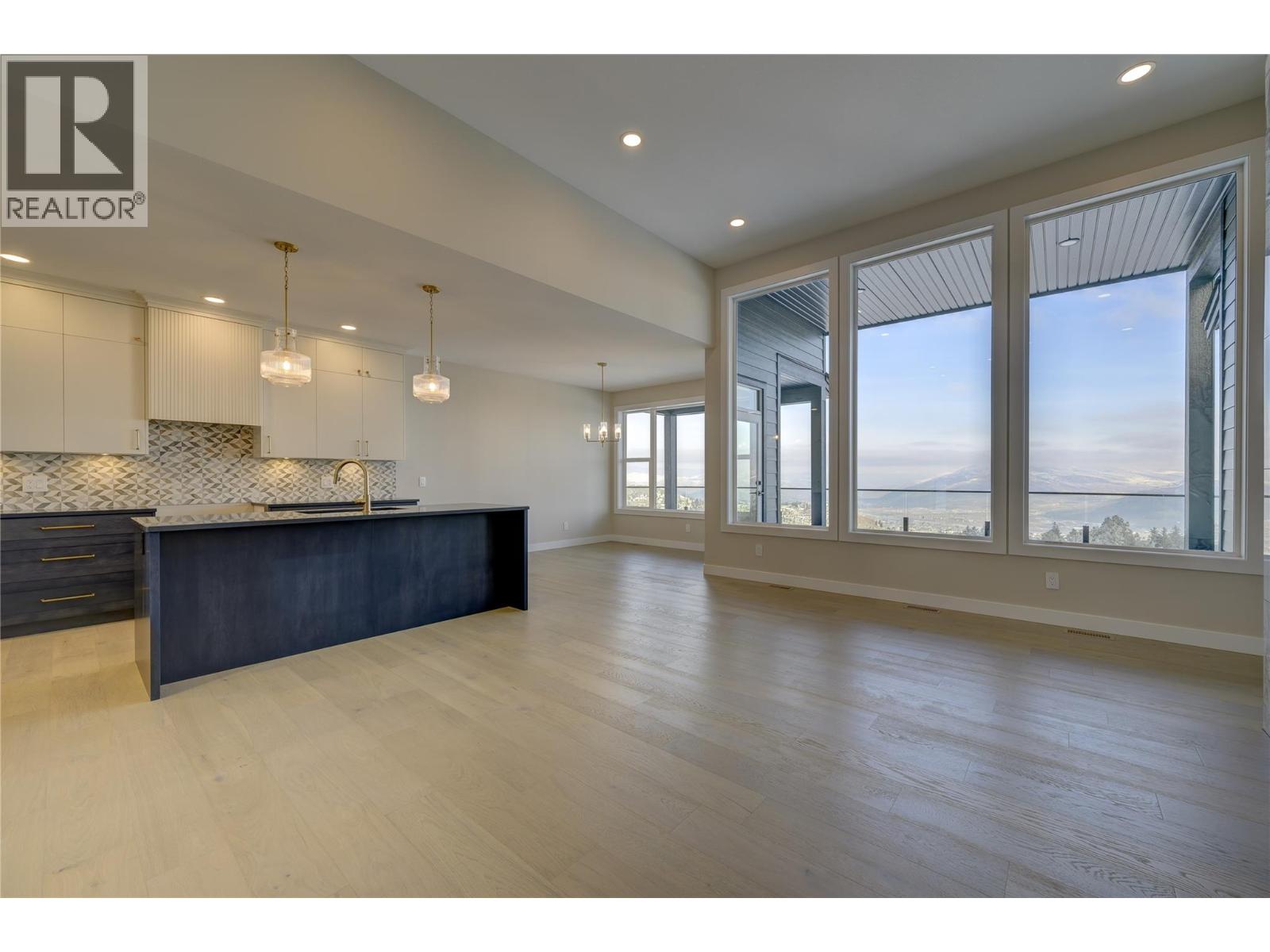 2138 LINFIELD Drive, Kamloops