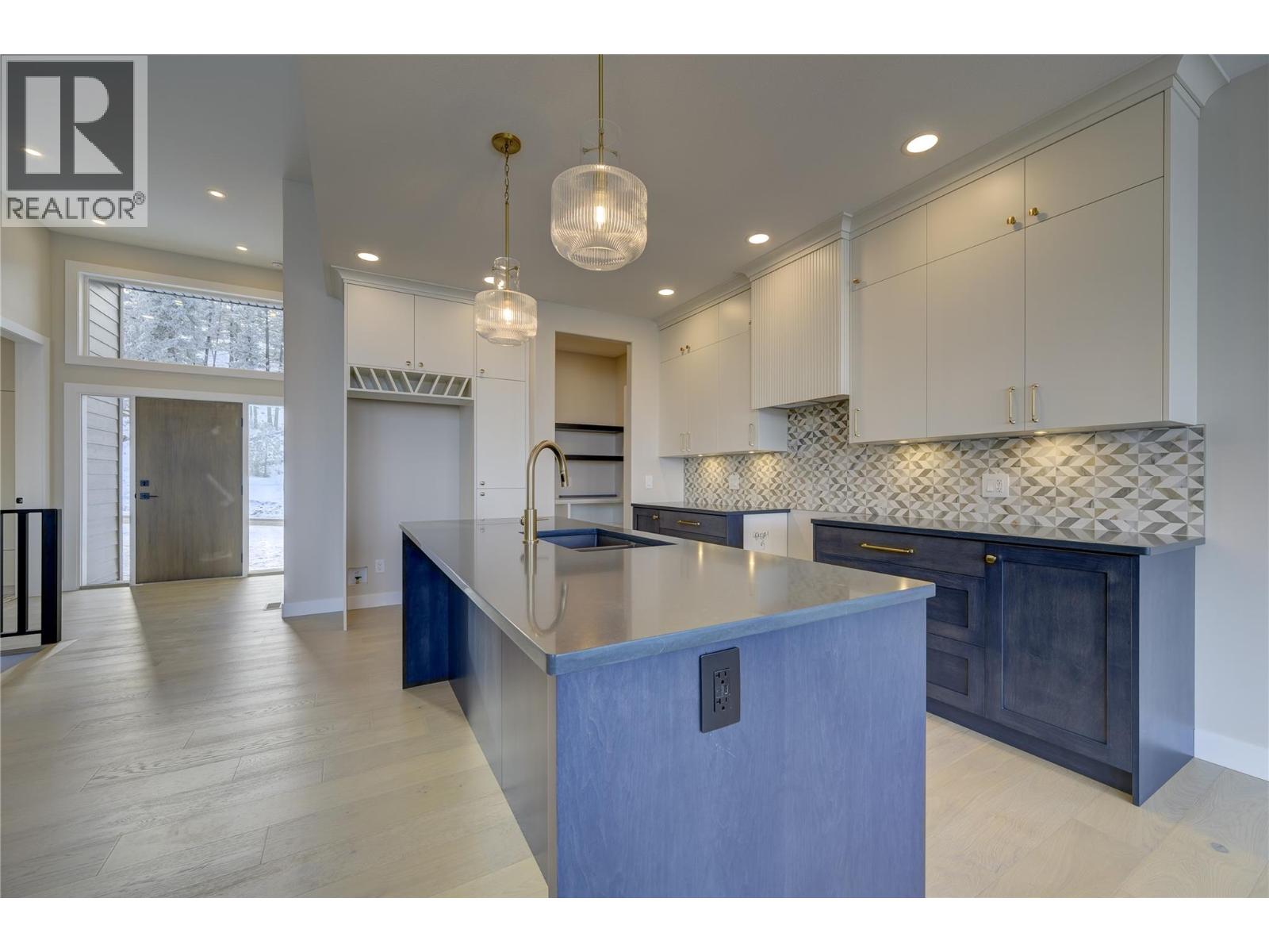 2138 LINFIELD Drive, Kamloops