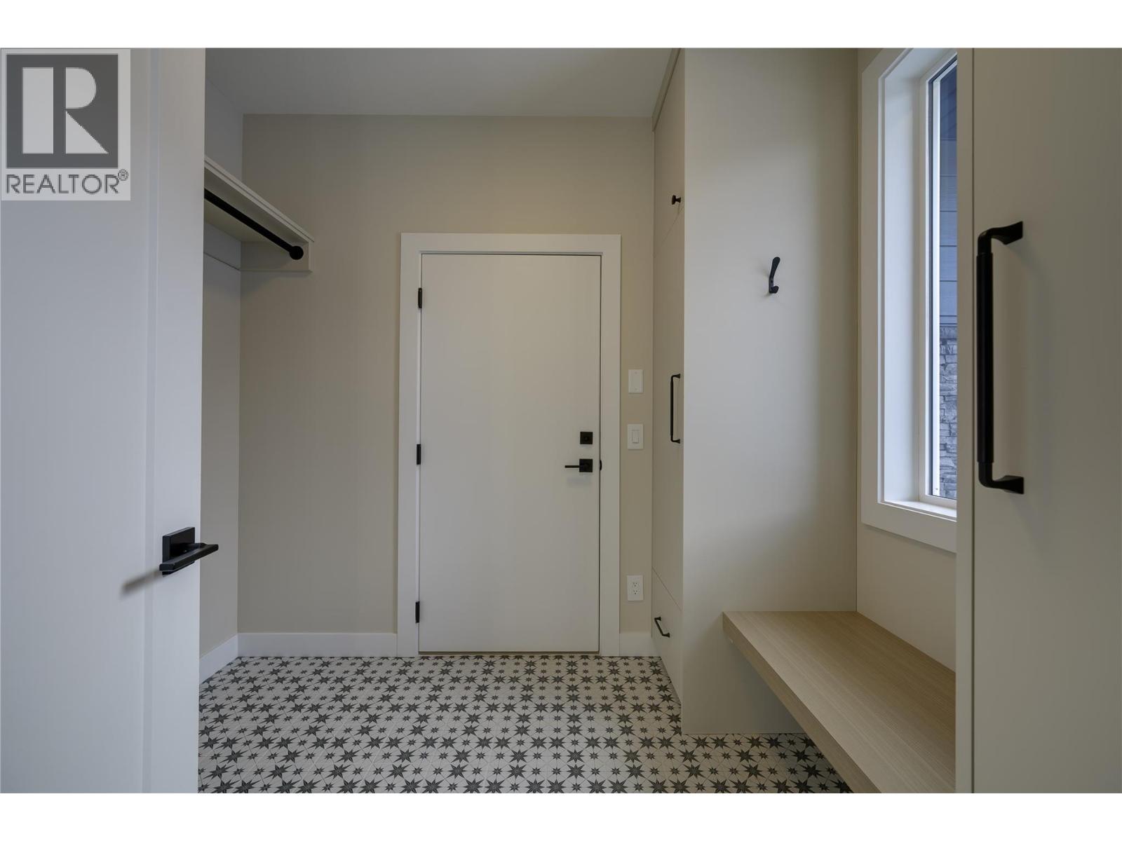 2138 LINFIELD Drive, Kamloops