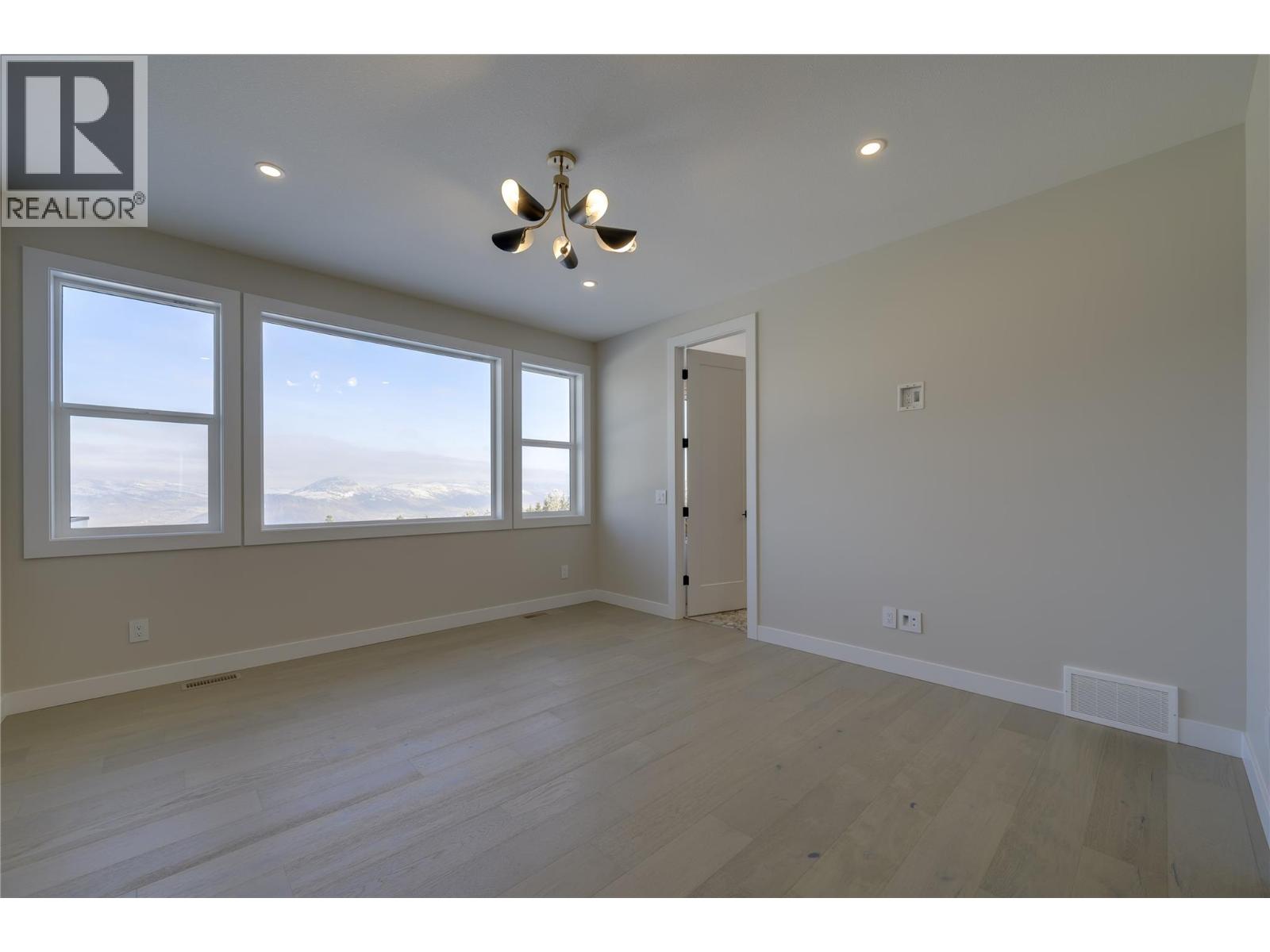 2138 LINFIELD Drive, Kamloops