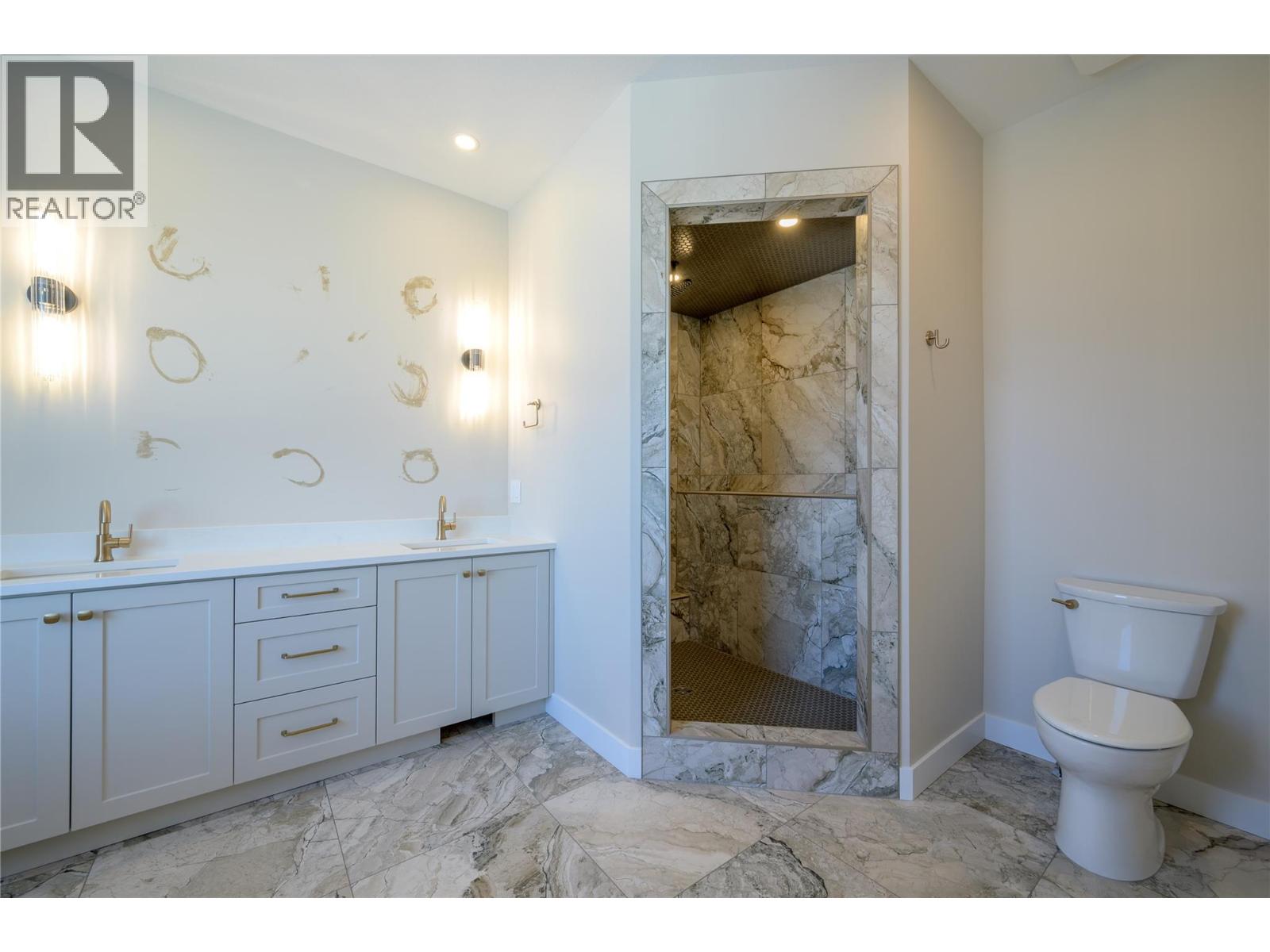 2138 LINFIELD Drive, Kamloops