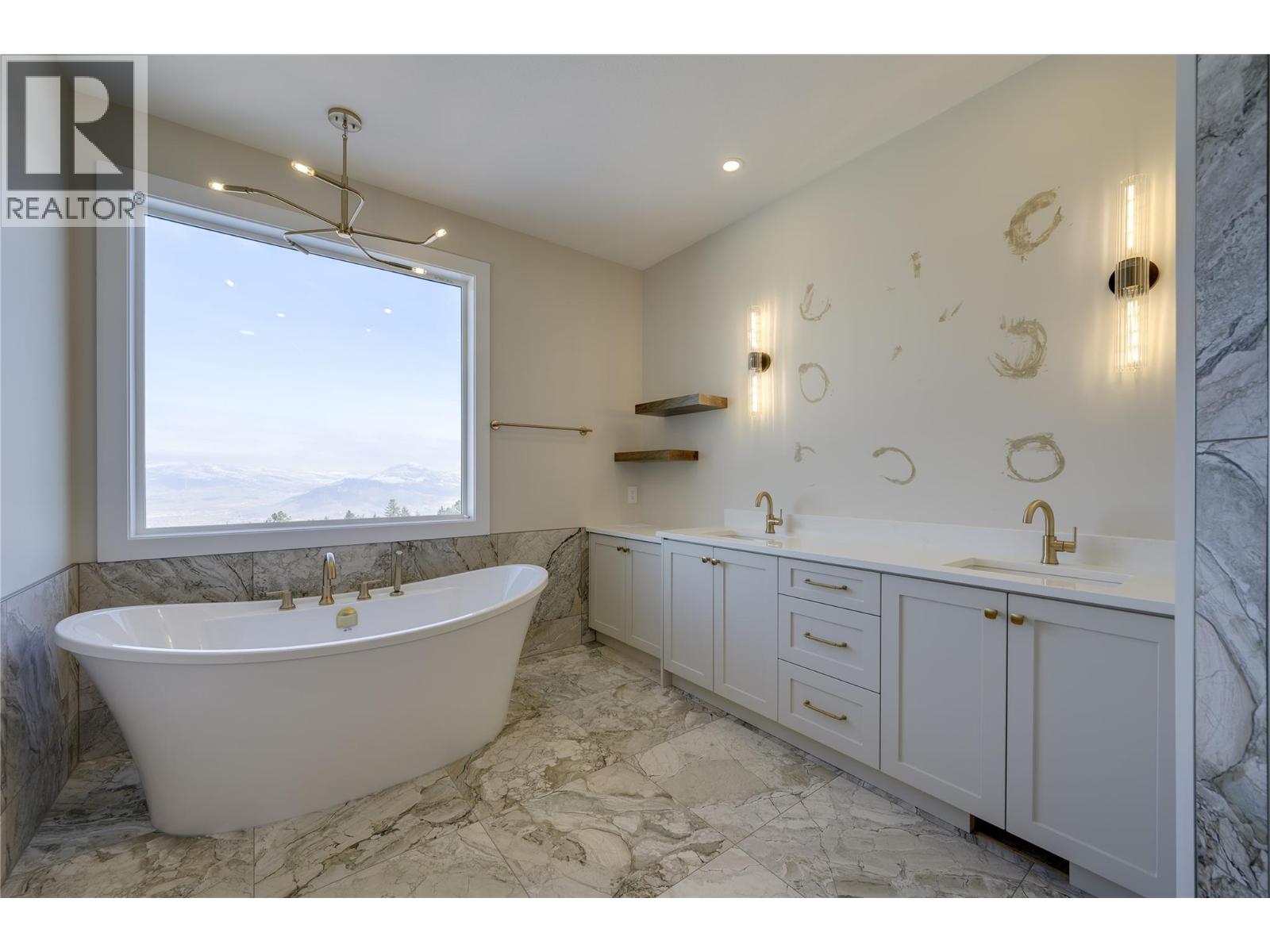 2138 LINFIELD Drive, Kamloops