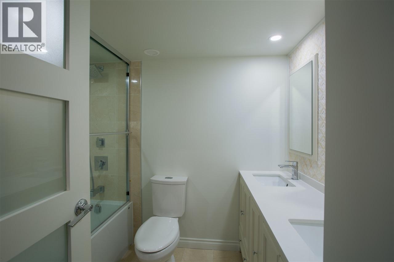 106 1745 ESQUIMALT AVENUE, West Vancouver