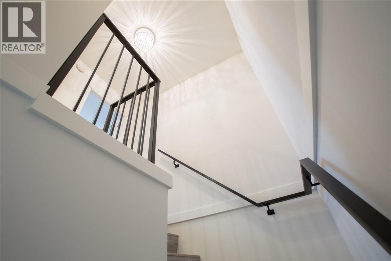 106 1745 ESQUIMALT AVENUE, West Vancouver