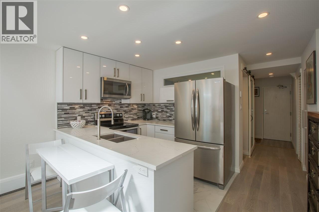 106 1745 ESQUIMALT AVENUE, West Vancouver