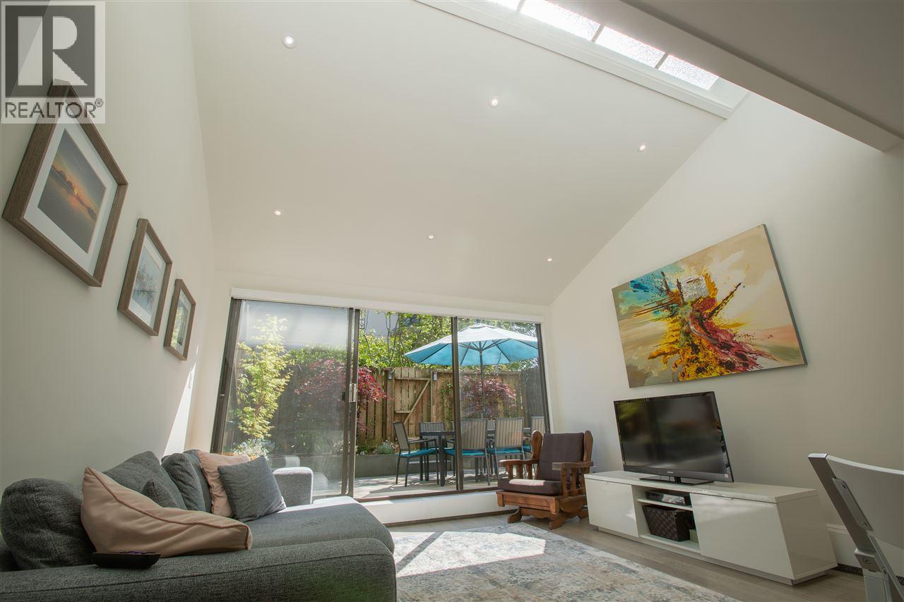 106 1745 ESQUIMALT AVENUE, West Vancouver