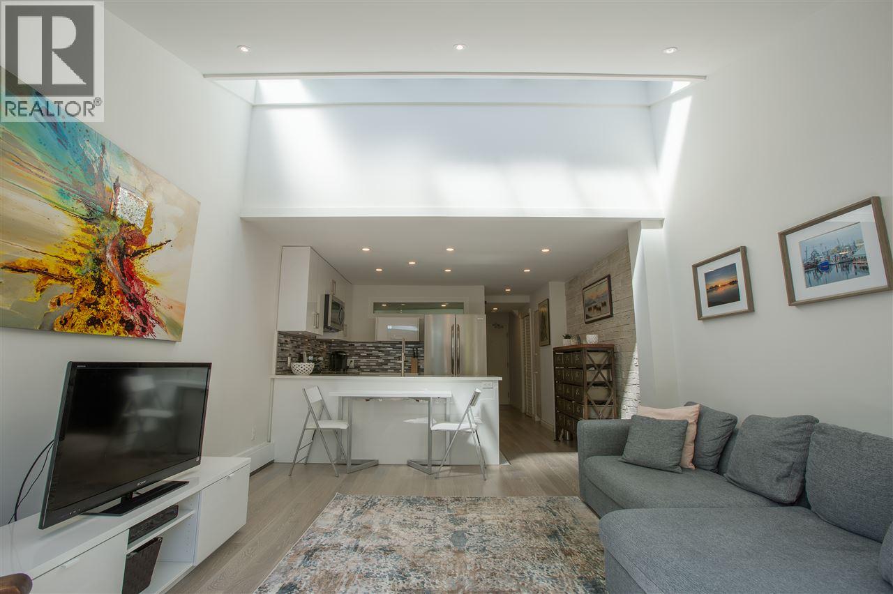 106 1745 ESQUIMALT AVENUE, West Vancouver